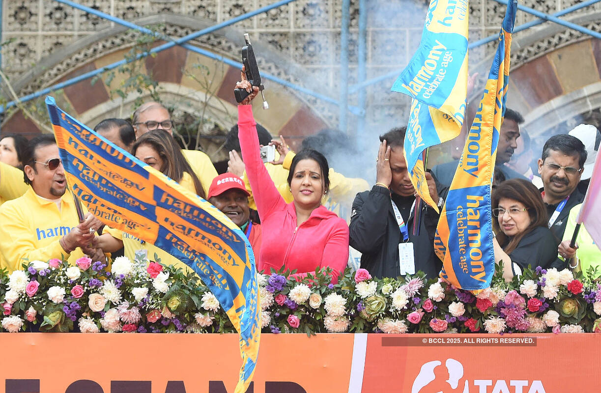 Celebs flag off Mumbai Marathon 2019