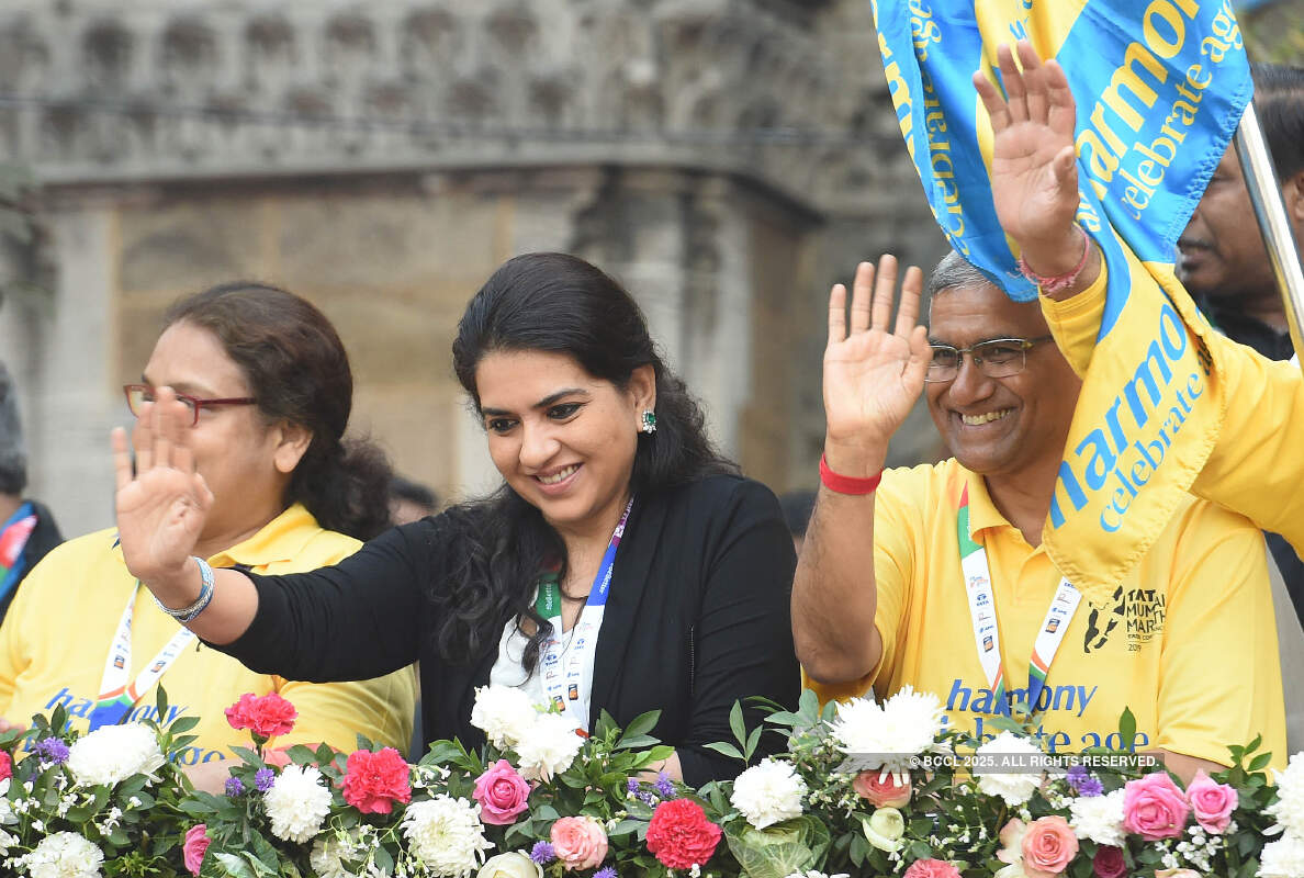 Celebs flag off Mumbai Marathon 2019