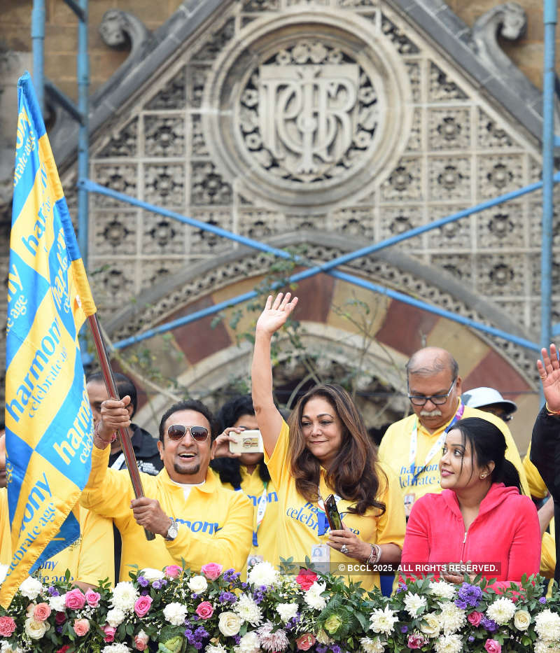 Celebs flag off Mumbai Marathon 2019