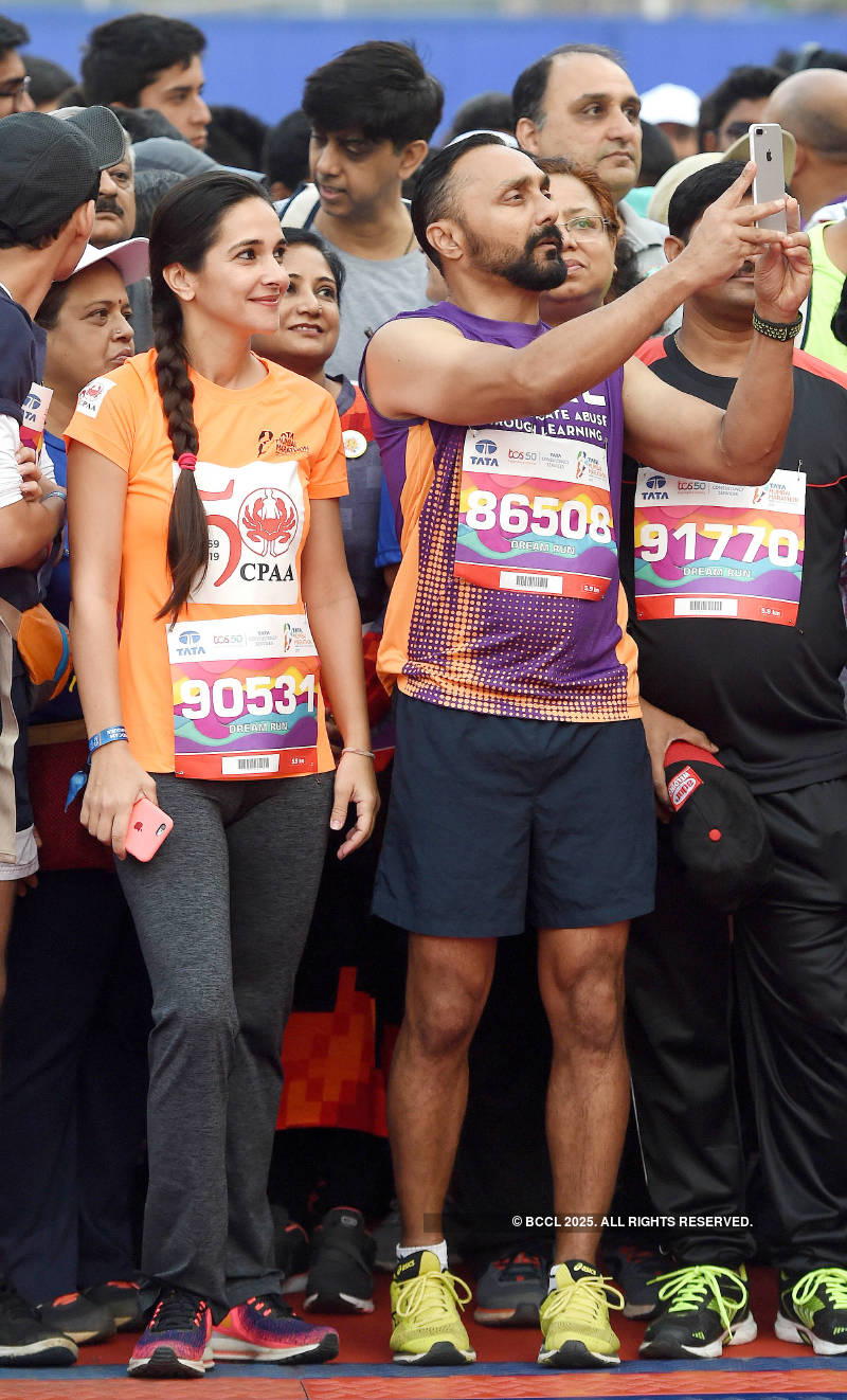 Celebs flag off Mumbai Marathon 2019