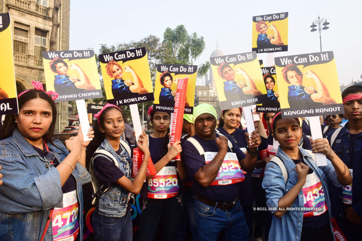 Celebs flag off Mumbai Marathon 2019