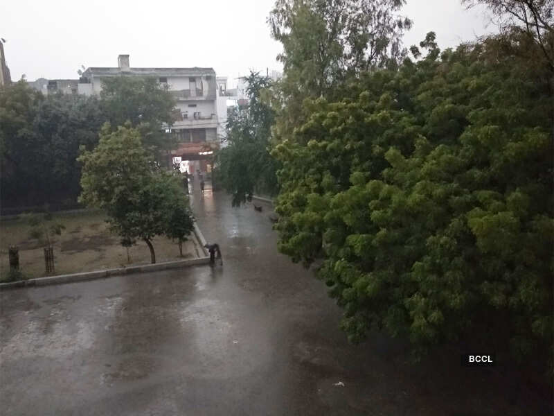 Heavy rain lashes Delhi-NCR region