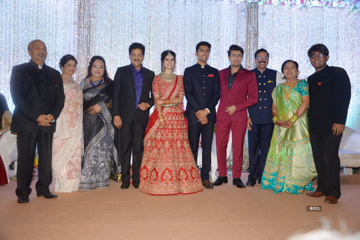 Amitabh Bachchan, Anil Kapoor and other celebs attend lyricist Sameer Anjaan's daughter's wedding reception