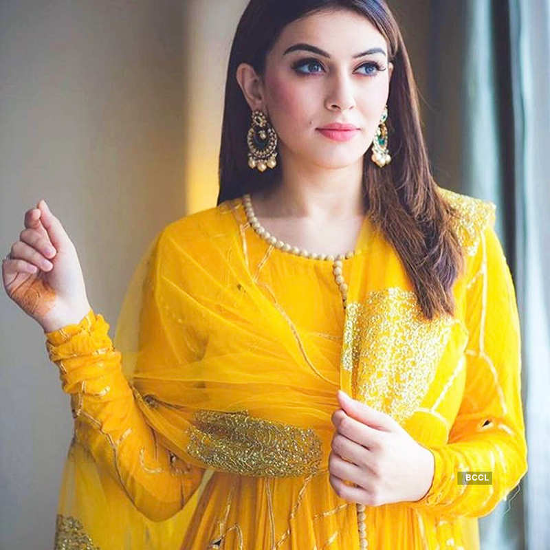 Hansika Motwani lands in controversy after her private pictures get leaked!