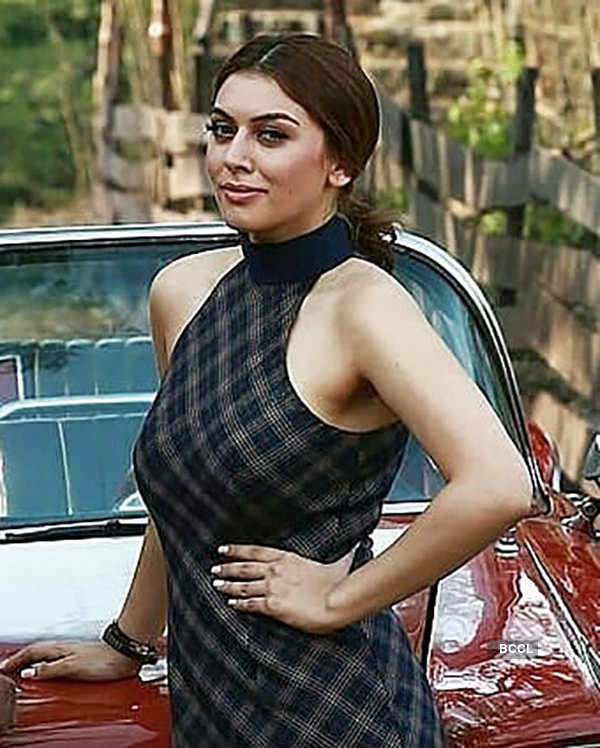 Hansika Motwani lands in controversy after her private pictures get leaked!