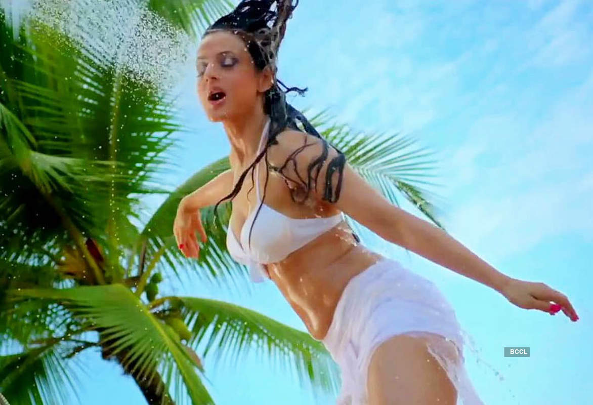These bewitching pictures of Ameesha Patel will surely take your breath away