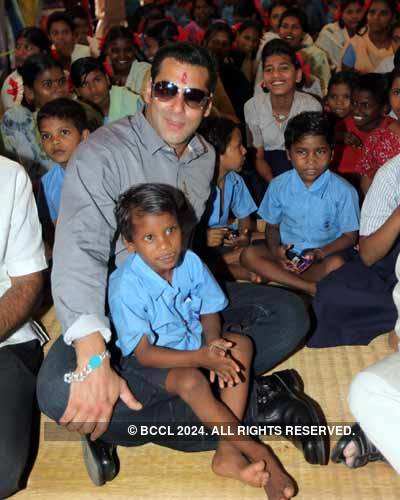 Salman visits children home