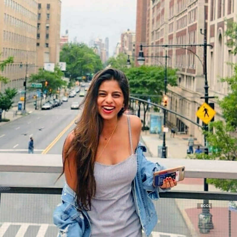 New glamorous pictures of Shah Rukh Khan's daughter Suhana Khan