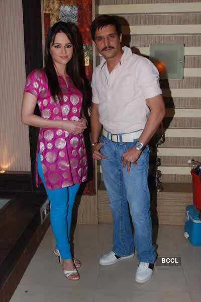 On the sets: 'Aahat'