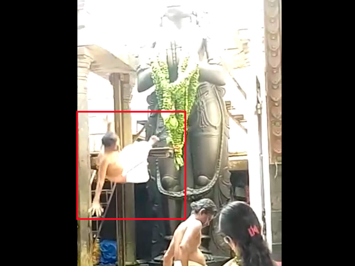 On Cam: Priest falls to death while performing temple rituals in Tamil Nadu