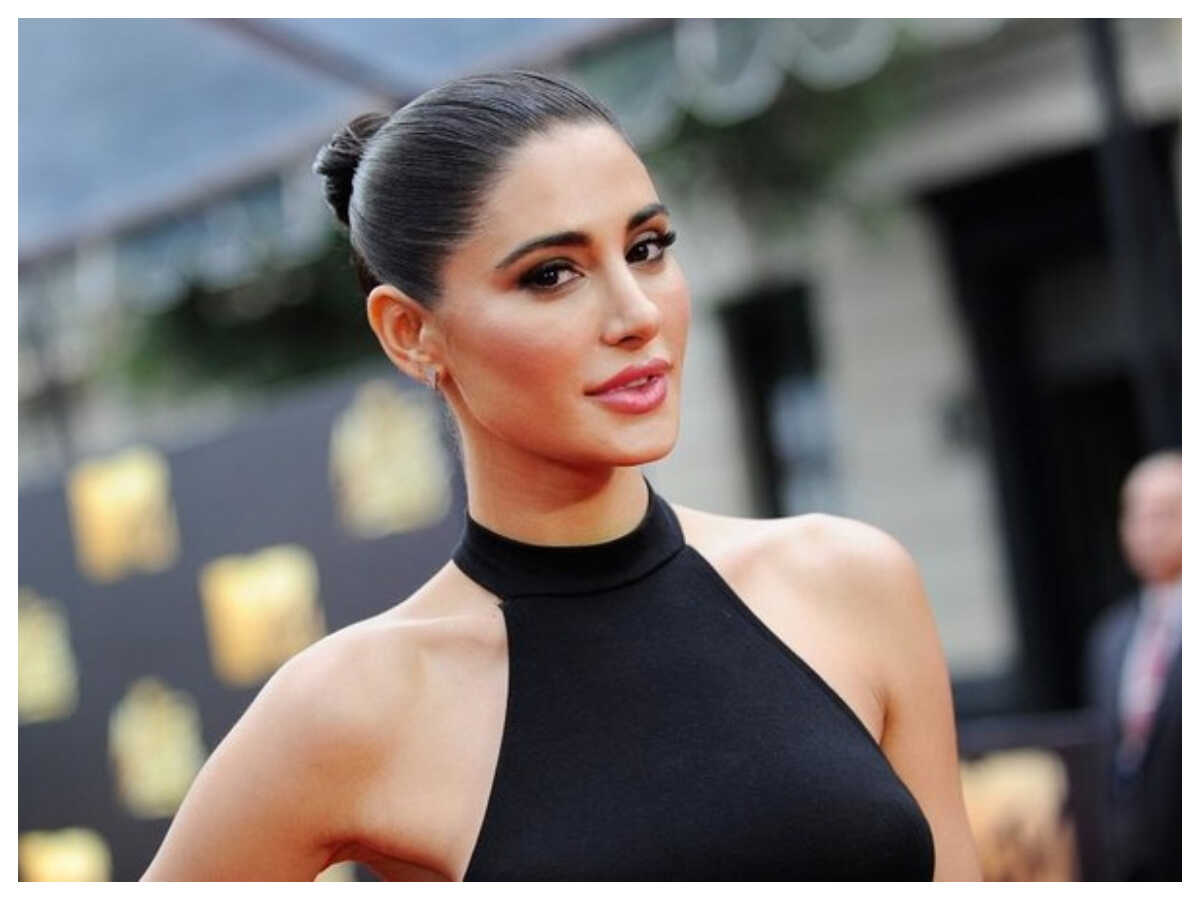 Nargis Fakhri Flies Out Of The Country Leaving Promotions Of Amavas Midway nargis fakhri flies out of the country