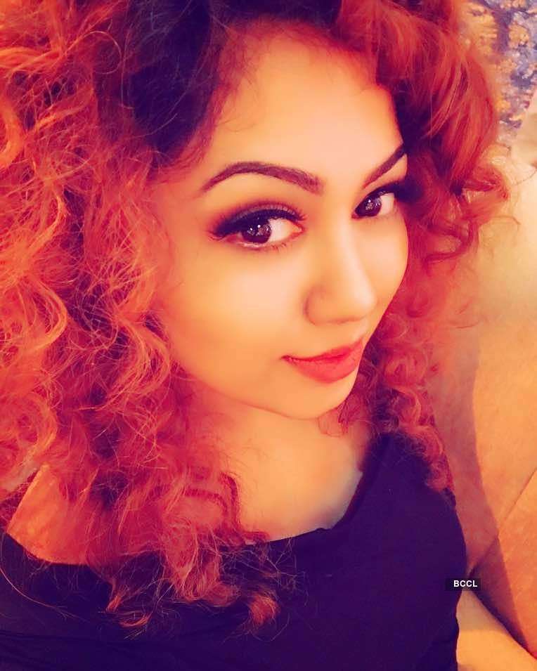 Singer Shivani Bhatia killed in tragic car accident, husband critical