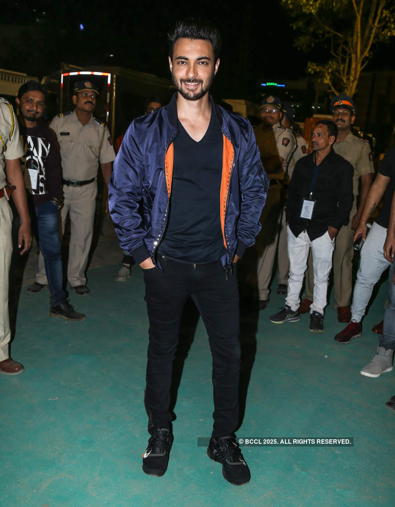 B-Town celebs attend 'Umang 2019'