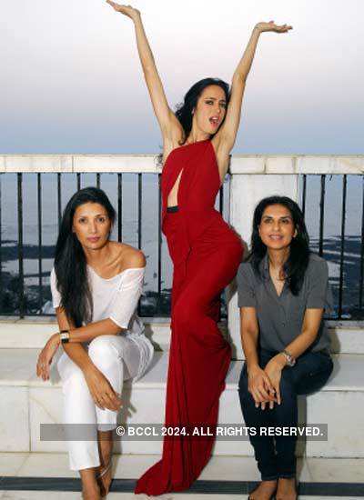 Monisha poses with Mehr, Tamara