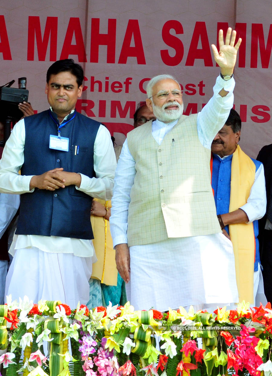 PM Modi holds rally in West Bengal