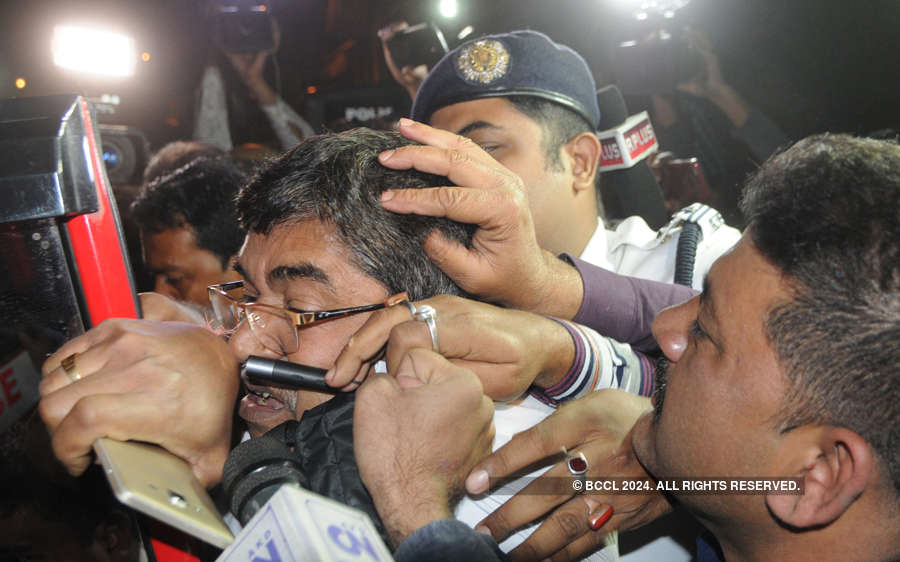 See how Kolkata cops drag CBI officials to thana