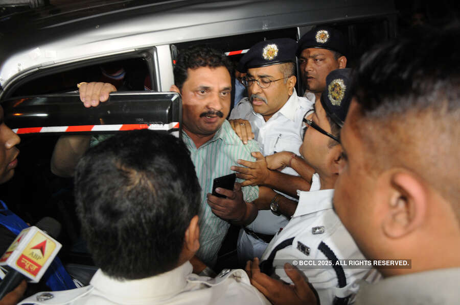 See how Kolkata police drag CBI officials to thana