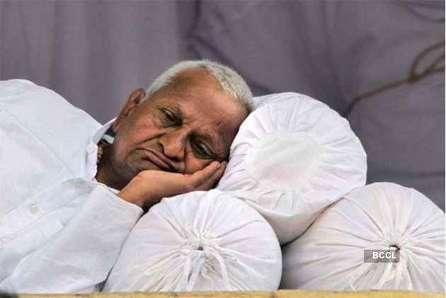 Anna Hazare threatens to return Padma Bhushan if Lokpal demand is not met
