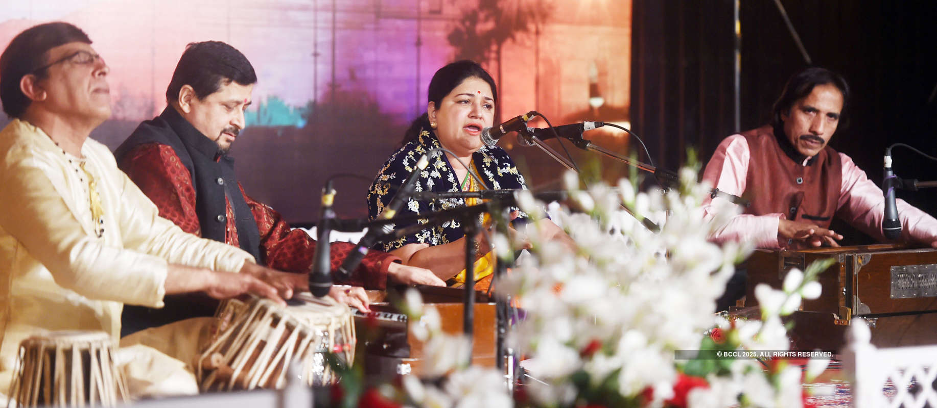 Politicos, bureaucrats and artists enjoy sufiana kalams at Jashn-e-Bharat