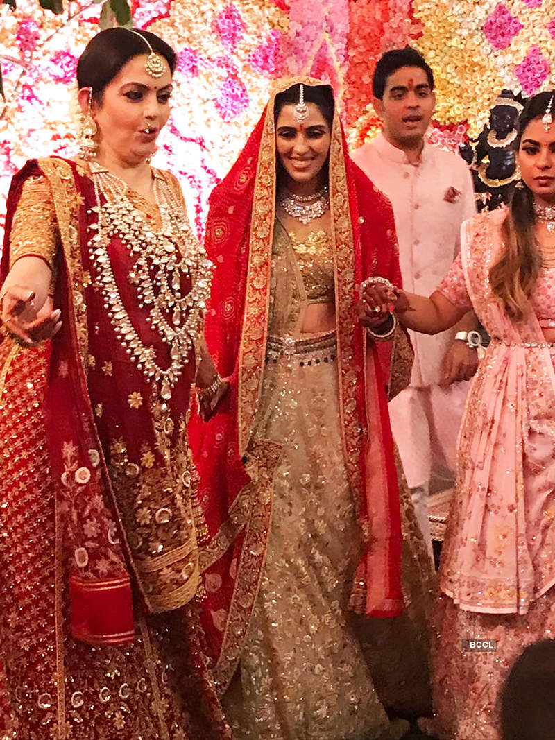 Akash Ambani-Shloka Mehta's wedding celebrations begin with Falguni Pathak’s special performance