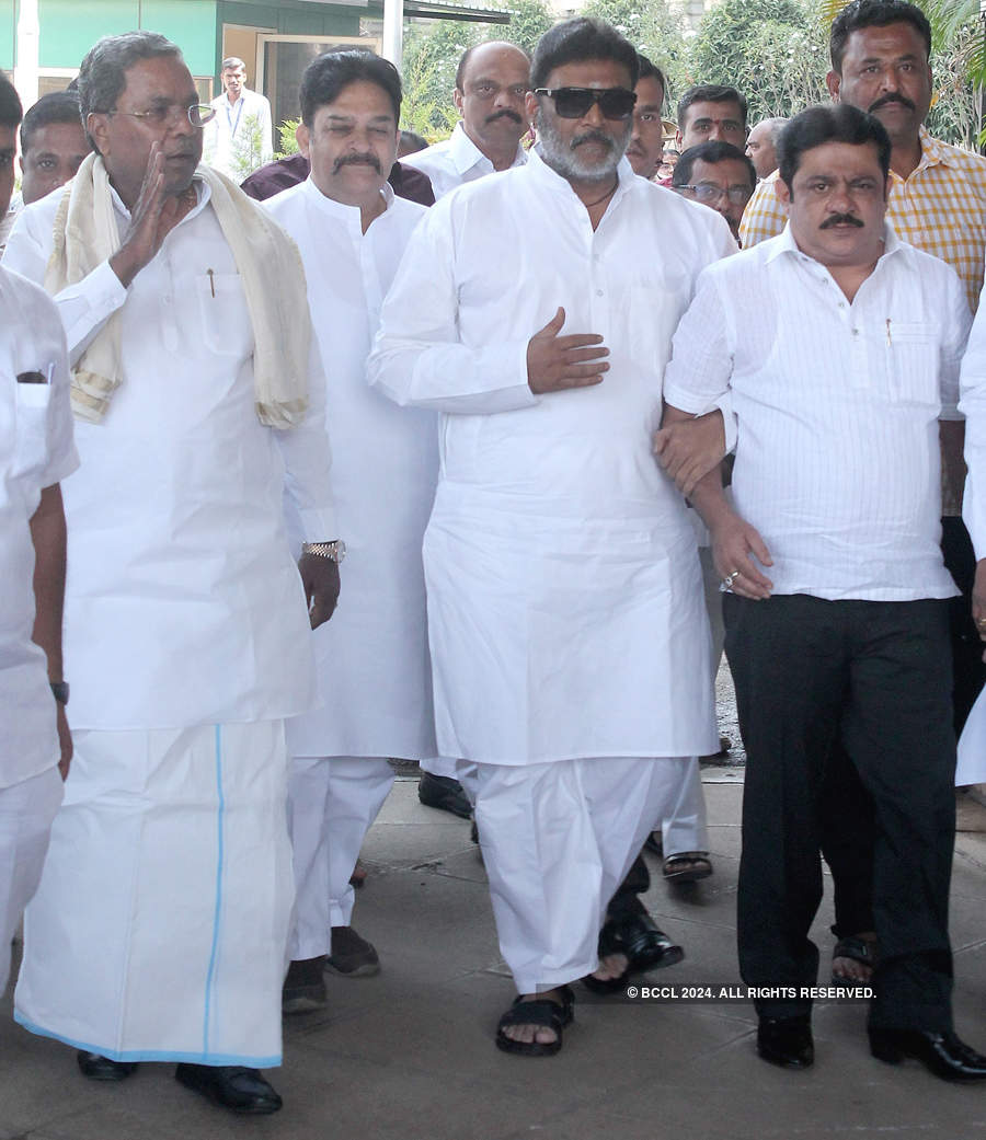 Karnataka: 10 Congress MLAs skip joint session