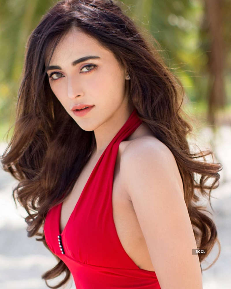 Angela Krislinzki is teasing the cyberspace with her bewitching photos