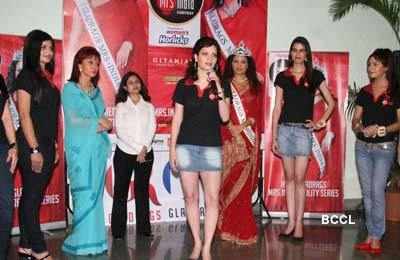 Unveiling of Gladrags 'Mrs. India'