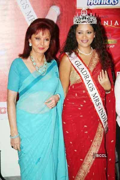 Unveiling of Gladrags 'Mrs. India'