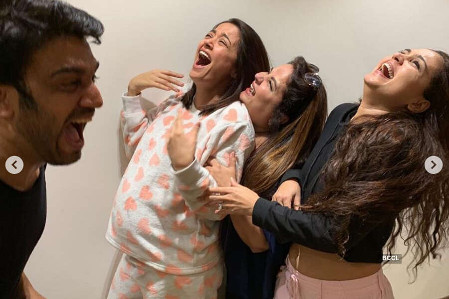 Surveen Chawla's pictures