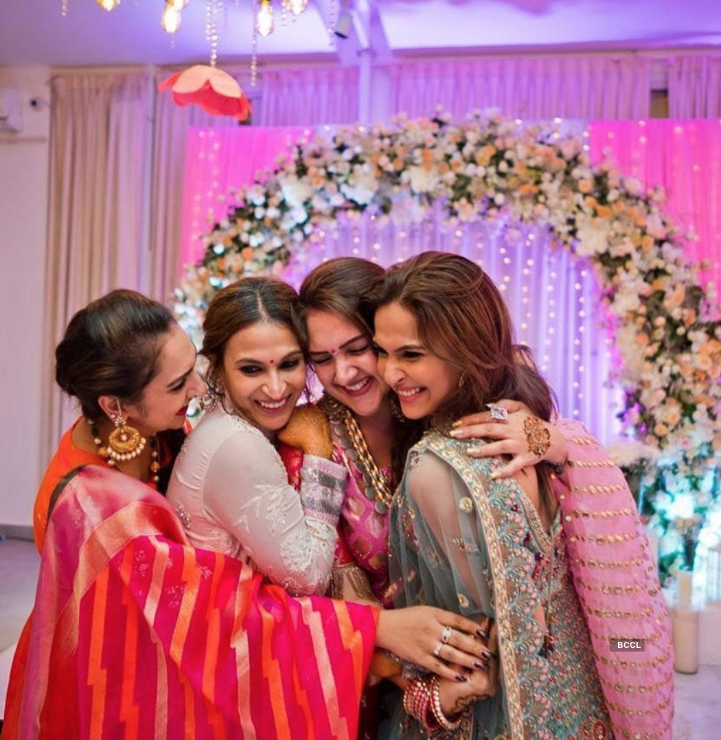 Inside pictures from Soundarya Rajinikanth's starry wedding reception