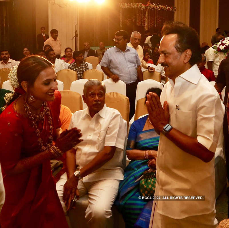 Inside pictures from Soundarya Rajinikanth's starry wedding reception