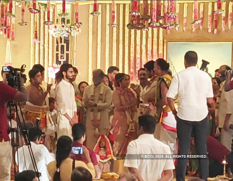 Inside pictures from Soundarya Rajinikanth's starry wedding reception