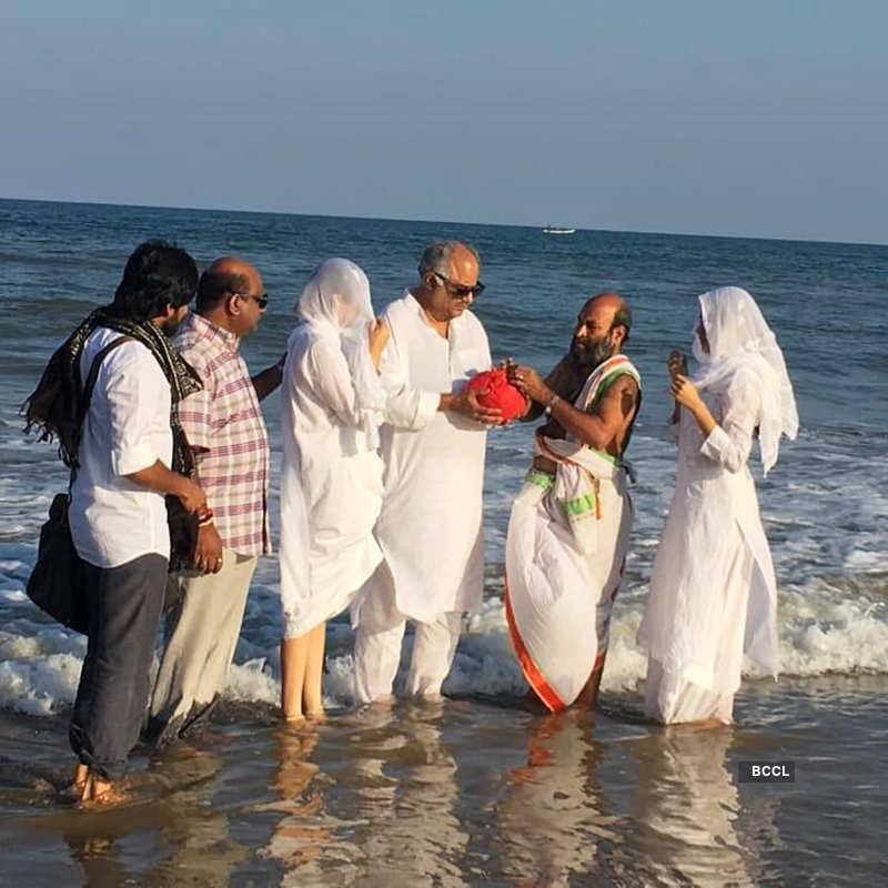 Sridevi's 3rd Death Anniversary: Boney Kapoor & daughters Janhvi Kapoor and Khushi Kapoor perform puja