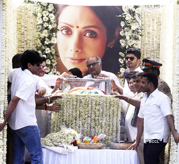 Sridevi's 3rd Death Anniversary: Boney Kapoor & daughters Janhvi Kapoor and Khushi Kapoor perform puja