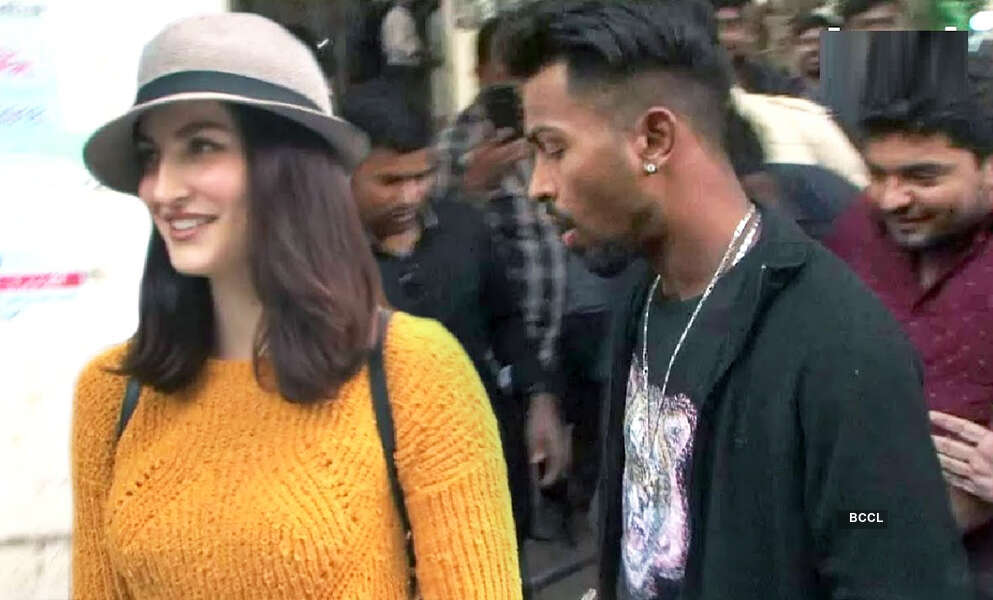 Elli AvrRam and Hardik Pandya&rsquo;s pictures