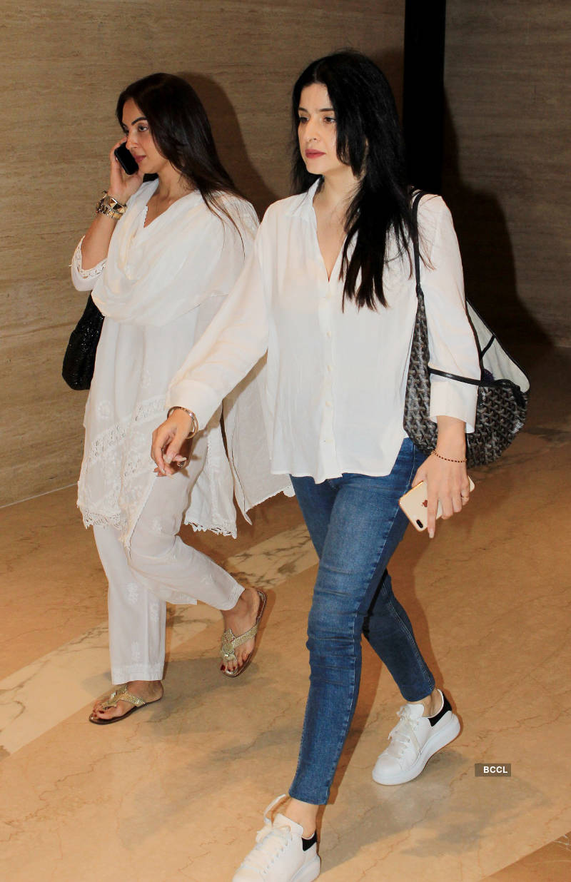 Kareena Kapoor, Ileana D'Cruz, Shweta Bachchan and others attend Vikram Phadnis' mother's prayer meet