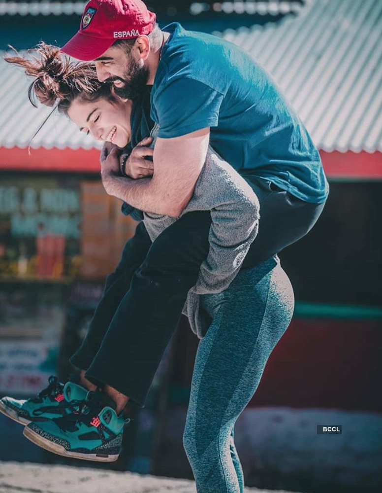 Romantic photos of Amit Sadh & his gorgeous girlfriend Annabel DaSilva