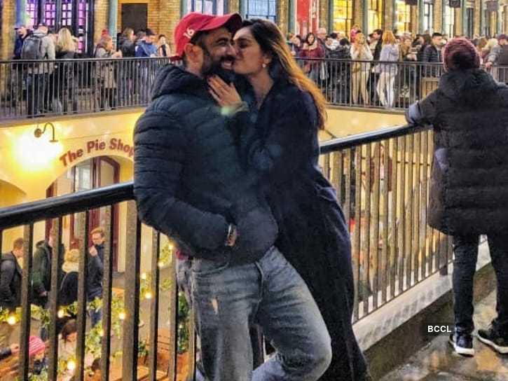 Romantic photos of Amit Sadh & his gorgeous girlfriend Annabel DaSilva