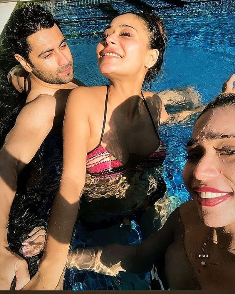 These cosy pool pictures of Sara Khan and Ankit Gera go viral