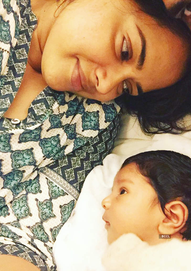 Sameera Reddy shares the first photo of her baby girl