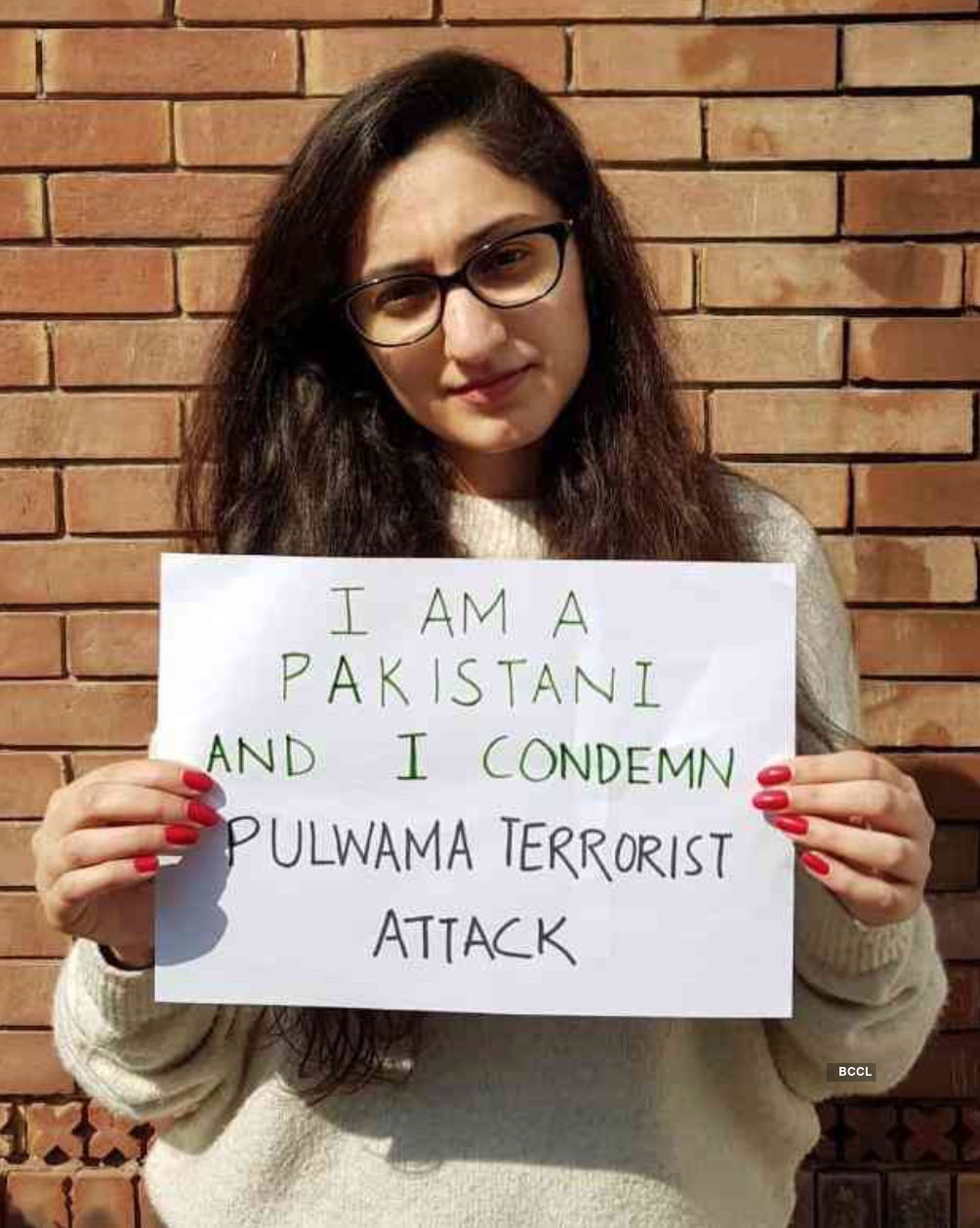 "I condemn Pulwama attack," says Pakistani women on social media's #WeStandWithIndia & #AntiHateChallenge
