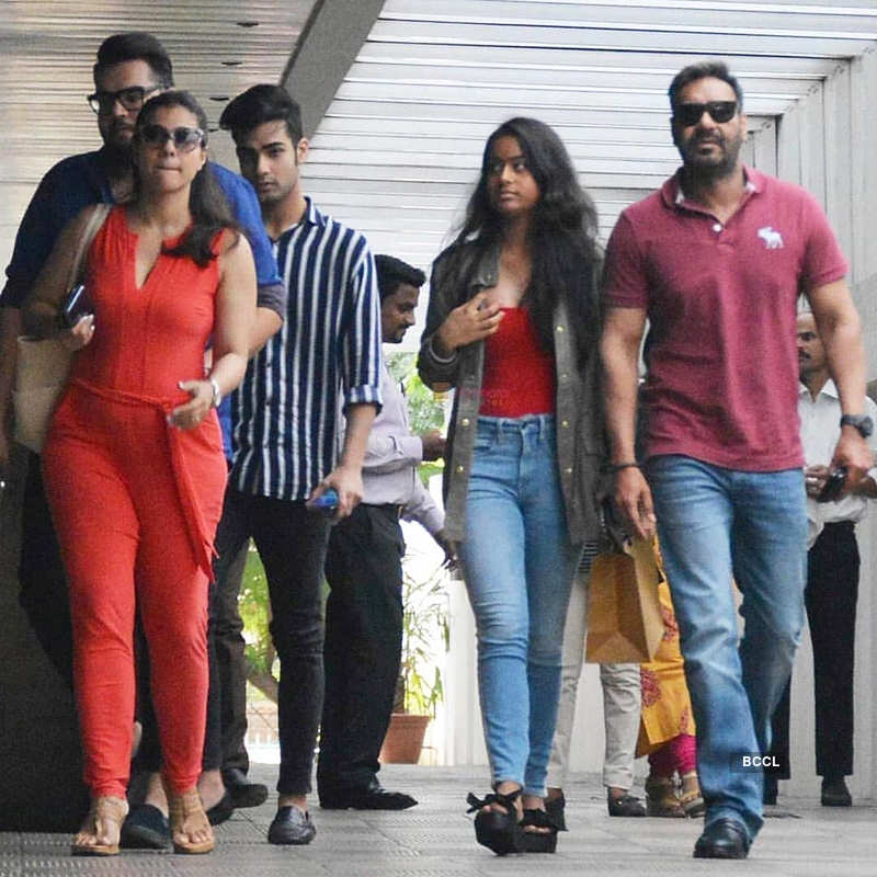 Nysa Devgn steps out in style with besties, see pictures