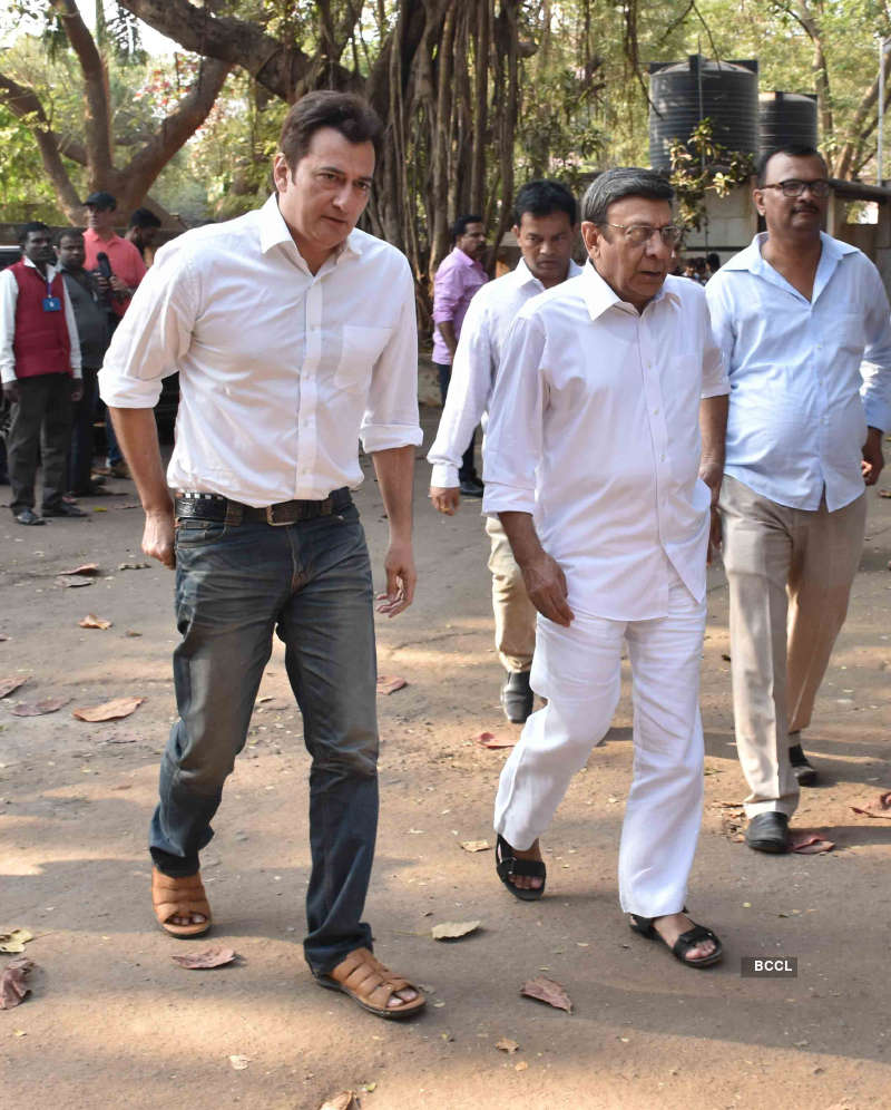 Swara Bhasker, Mahesh Bhatt, Bhagyashree and others pay last respects to Sooraj Barjatya’s father Raj Kumar Barjatya