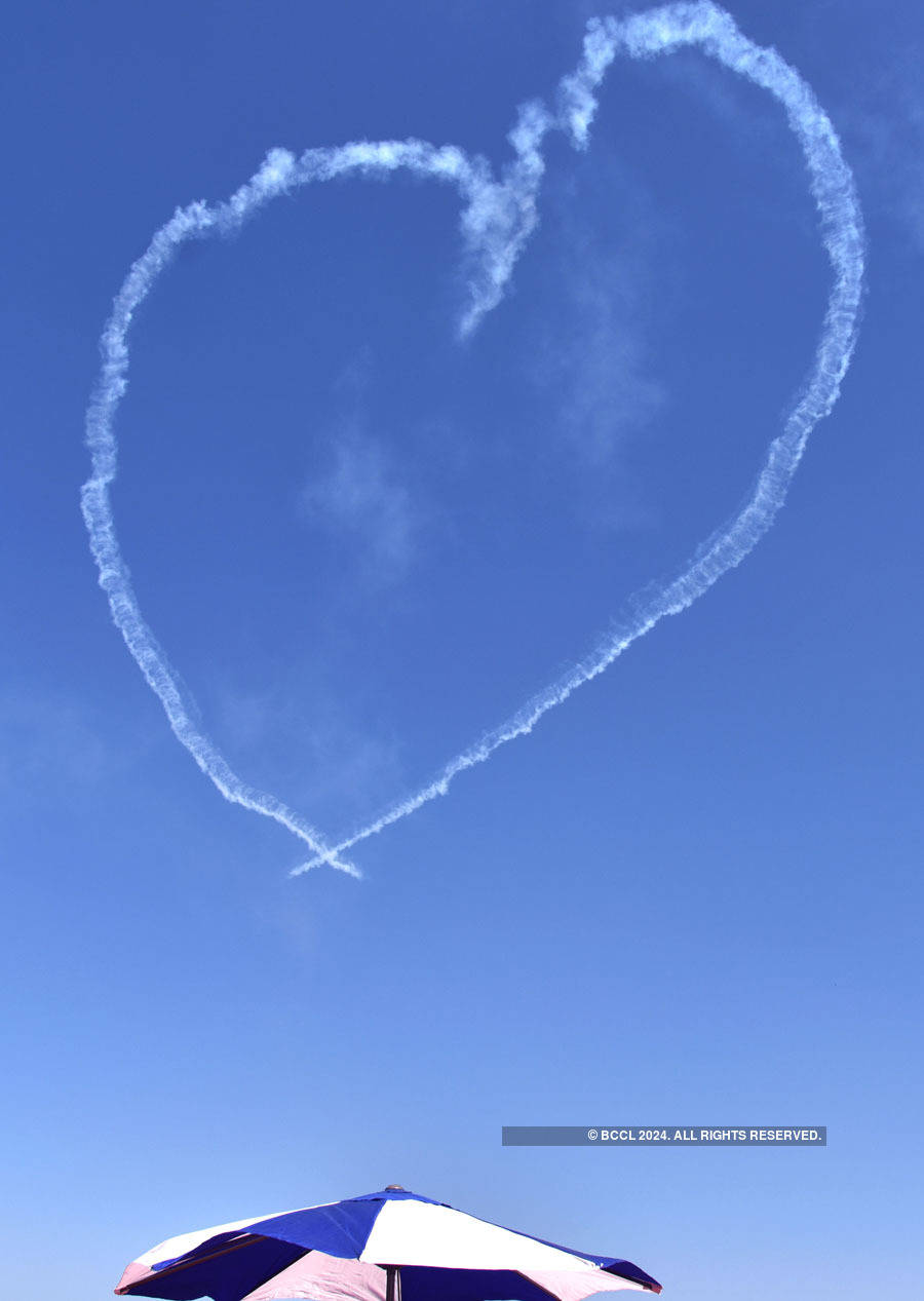 Aero India 2019: Pilots perform awe-inspiring stunts