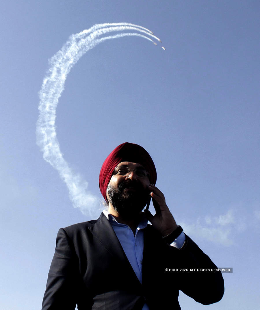 Aero India 2019: Pilots perform awe-inspiring stunts
