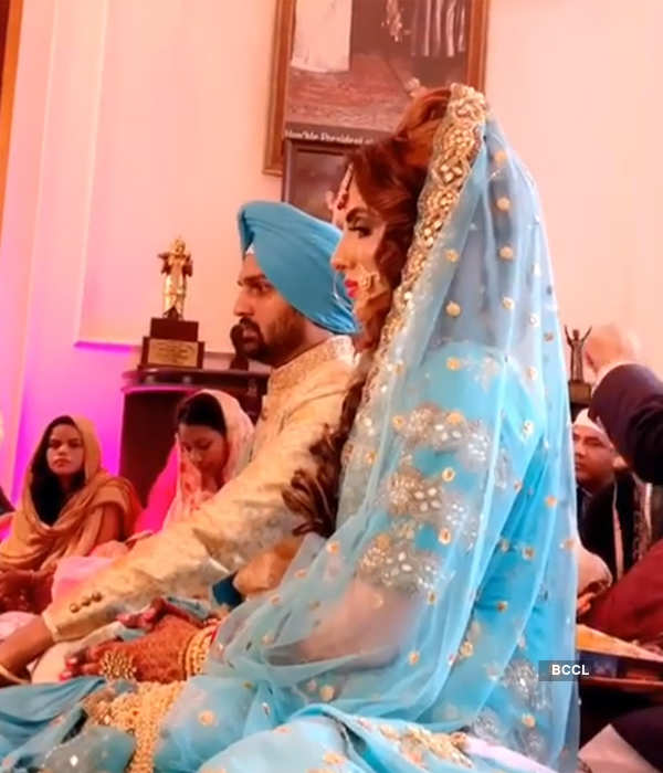 Inside photos from 'Pavitra Rishta' actress Mansi Sharma and Punjabi singer Yuvraj Hans' wedding