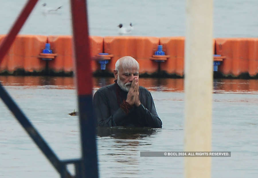 PM Modi takes holy dip at Kumbh