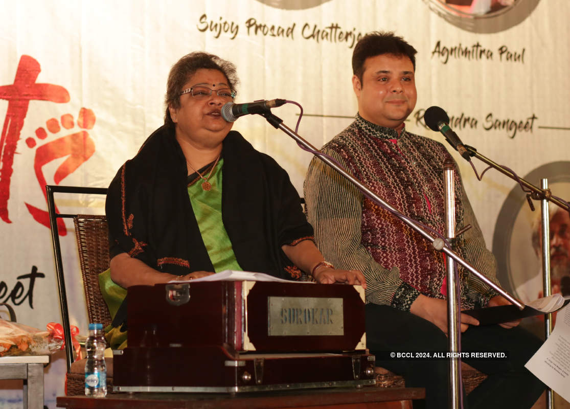 Music lovers enjoy poetry, music and global cuisine at 'Footprints' event