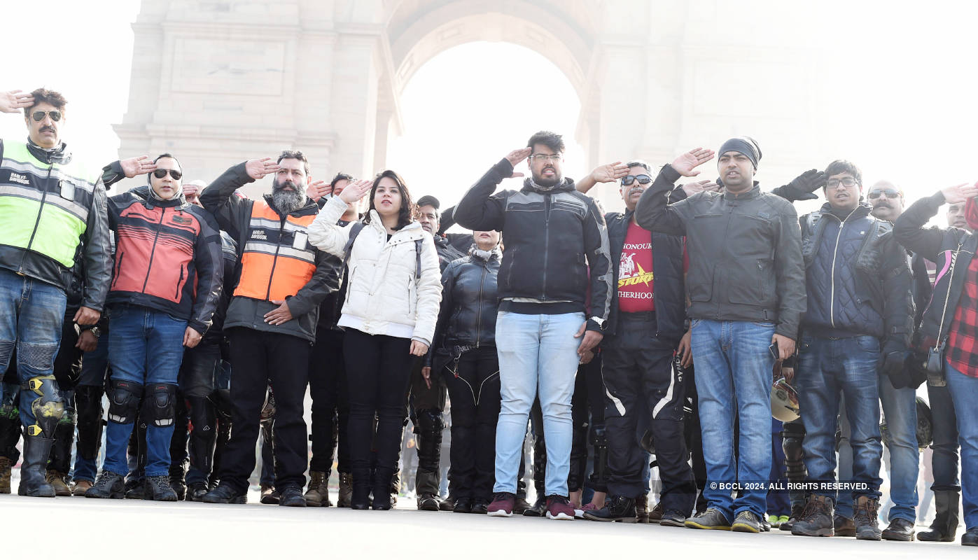 Superbikers pay tribute to Pulwama attack martyrs