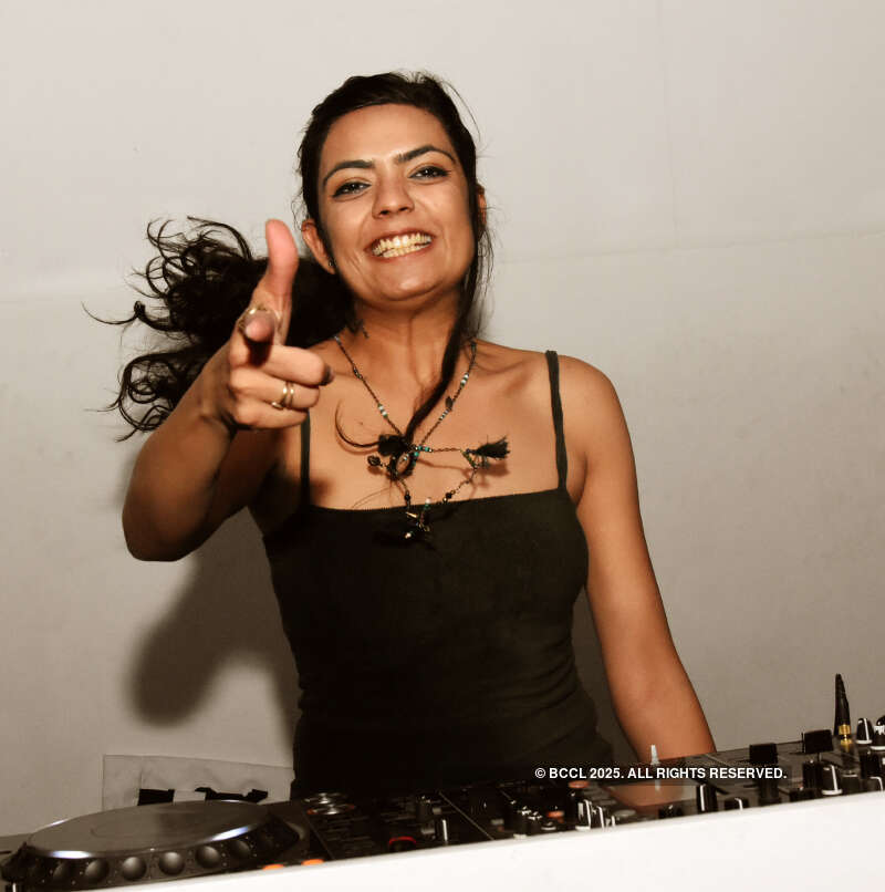 Dj Eshna